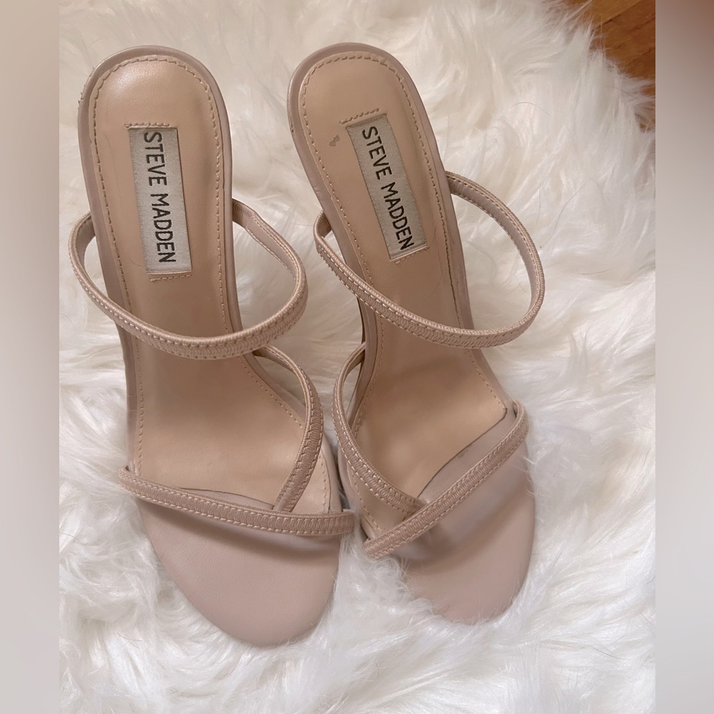 Steve Madden Nude pumps